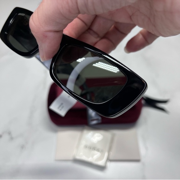 Gucci GG0516S Shiny Bilayer Black White Mother Of Pearl Sunglasses main image 5